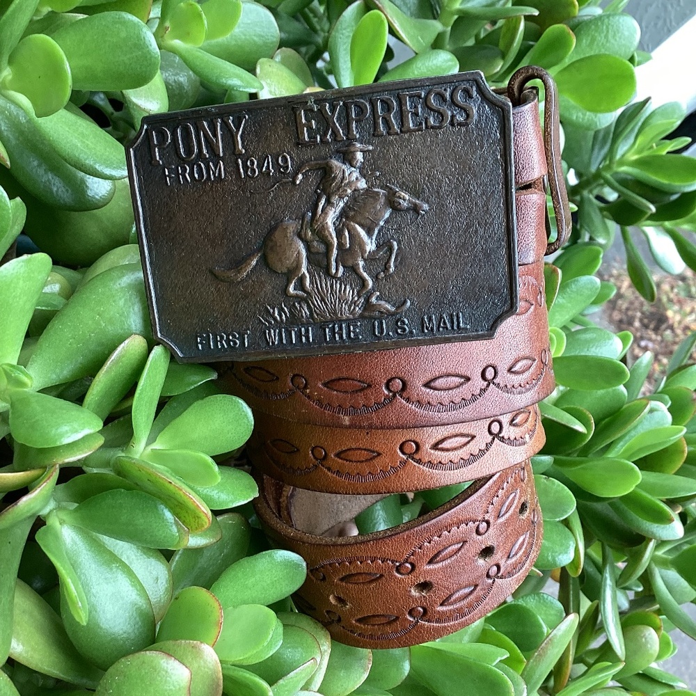 Vintage Pony Express Metal Horse Buckle Leather Belt